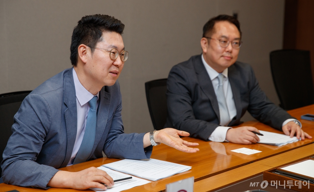 법무법인 세종 원중재 변호사(왼쪽), 김병국 전문위원 /사진=이기범 기자 leekb@