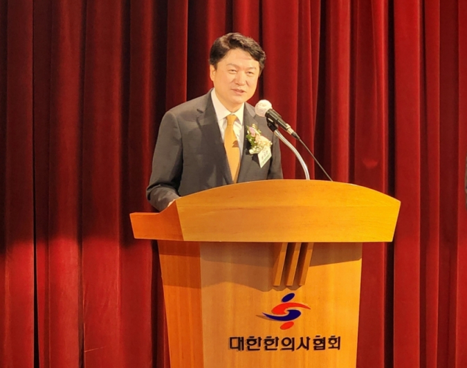 윤성찬 대한한의사협회장이 지난 4월 취임식에서 "한의사에게 예방접종과 현대 진단기기 사용 등을 허용해야 한다"고 주장했다. /사진=정심교 기자