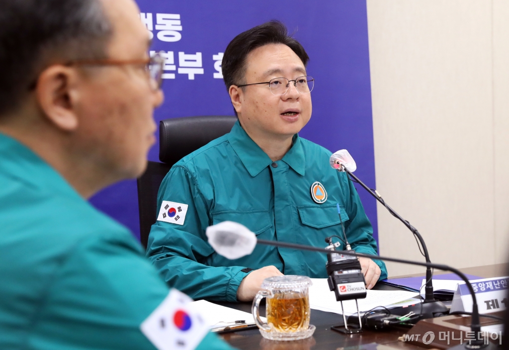 (세종=뉴스1) 김기남 기자 = 조규홍 중앙재난안전대책본부 제1차장(보건복지부 장관)이 10일 오전 세종시 정부세종청사에서 열린 의사집단행동 관련 중대본 회의를 주재하며 발언하고 있다.2024.6.10/뉴스1 Copyright © 뉴스1. All rights reserved. 무단 전재 및 재배포, AI학습 이용 금지. /사진=(세종=뉴스1) 김기남 기자
