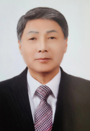 1966년 공무원을 시작해 2003년 은퇴한 송호룡씨. 경남도 지적과장과 대한지적공사 부사장 등을 거쳤다./사진=송호룡씨 제공