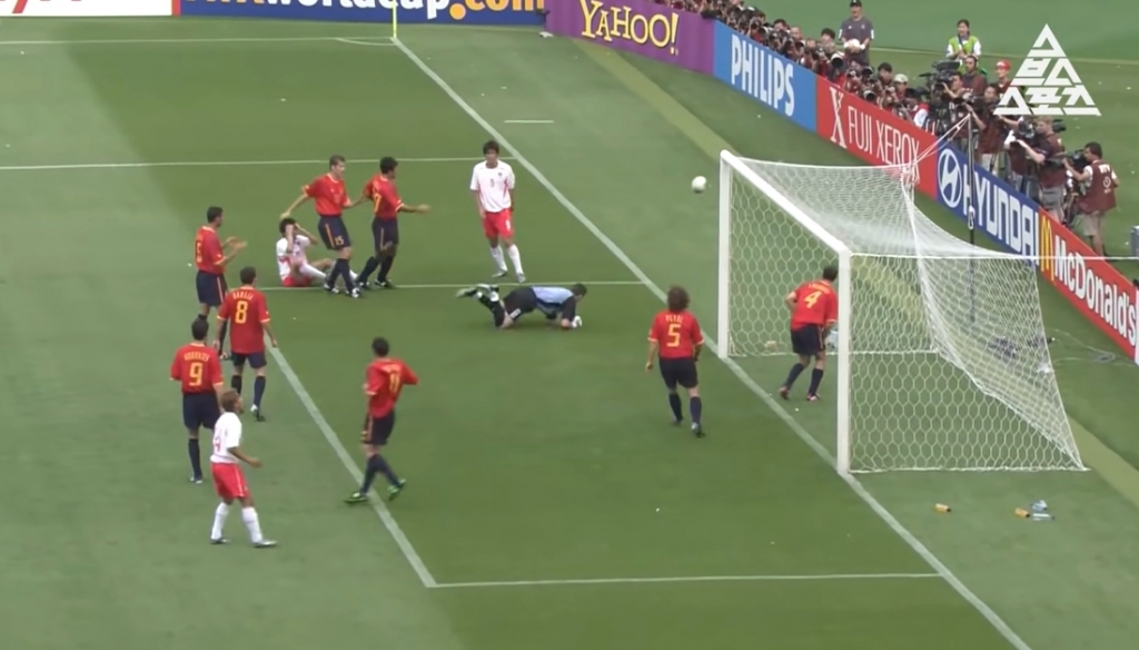 후반전, 카시야스의 선방에 막힌 박지성의 회심의 슈팅 /사진=유튜브 채널 '스브스스포츠' 캡처