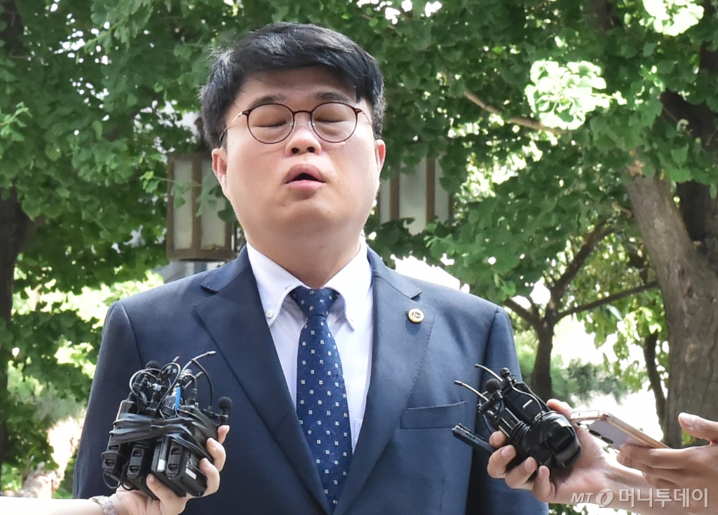 '전공의 집단 사직 공모 혐의'를 받는 임현택 대한의사협회 회장이 20일 서울 마포대로 서울경찰청 공공범죄수사대에 경찰 추가 소환 조사차 출석하고 있다. /사진=임한별(머니S)