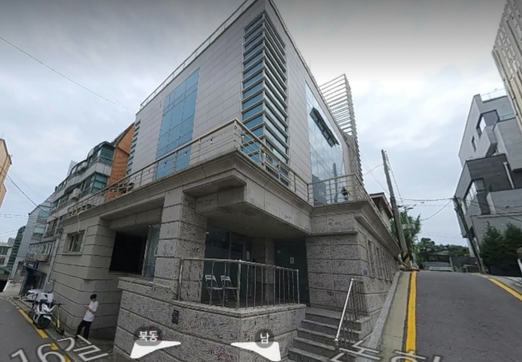 배우 김우빈이 매입한 서울 강남구 논현동 빌딩. /사진=카카오맵
