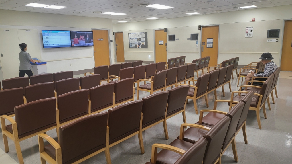 27일 오전 10시쯤 세브란스병원 본관 5층 뇌신경센터(신경과·신경외과) 외래 진료실에 60여개 좌석이 휴진으로 모두 텅텅 비어 있다//사진=박정렬 기자