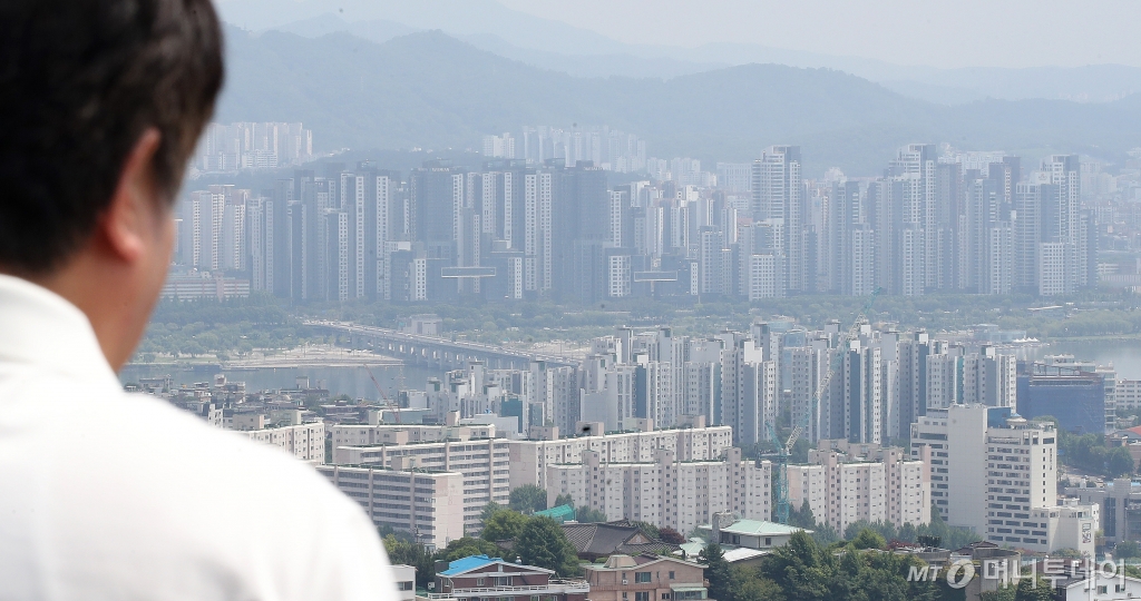 (서울=뉴스1) 임세영 기자 = 사진은 이날 서울 남산에서 바라본 아파트 단지. 2024.7.1/뉴스1  Copyright © 뉴스1. All rig /사진=(서울=뉴스1) 임세영 기자
