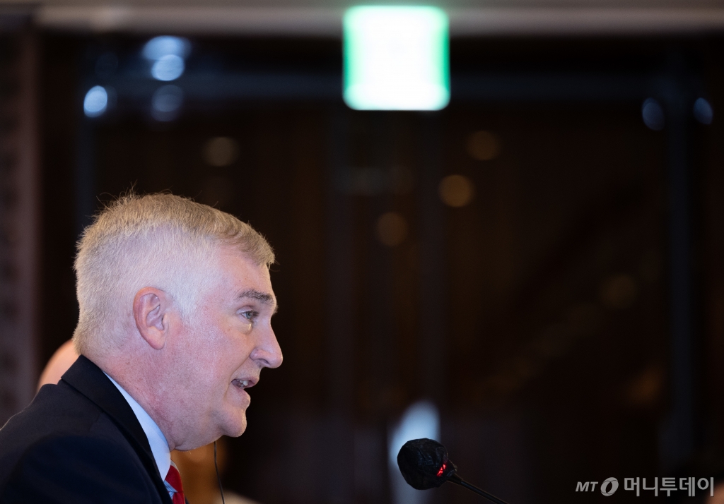 프레드 플라이츠 미국우선주의정책연구소(AFPI) 부소장이 9일 오후 서울 중구 웨스틴조선호텔에서 열린 미디어 인터뷰에서 취재진 질문에 답변하고 있다. / 사진=뉴스1