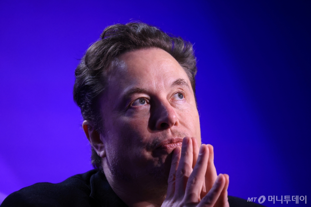 (베버리힐스 로이터=뉴스1) 정지윤 기자 = 일론 머스크 테슬라 최고경영자(CEO)가 미국 캘리포니아주 베버리힐스에서 열린 2024 밀큰 컨퍼런스 글로벌 세션에 참석해 발언하고 있다. 2024.05.06  ⓒ 로이터=뉴스1  Copyright © 뉴스1. All rights reserved. 무단 전재 및 재배포,  AI학습 이용 금지. /사진=(베버리힐스 로이터=뉴스1) 정지윤 기자