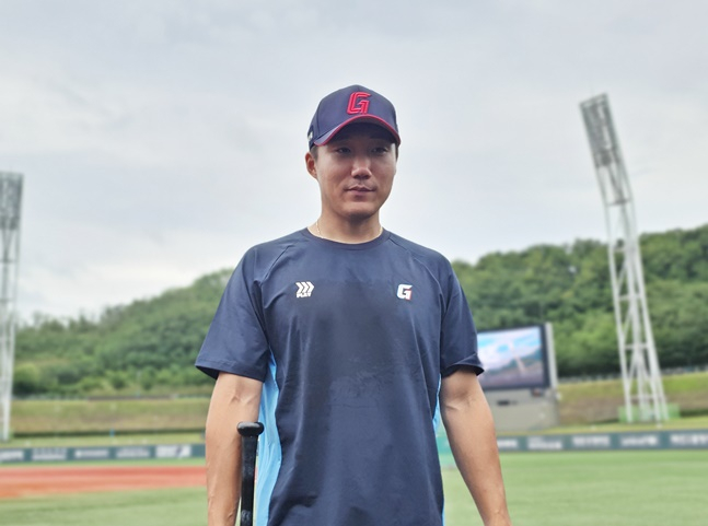 롯데 추재현이 16일 울산 두산전을 앞두고 포즈를 취하고 있다. /사진=양정웅 기자
