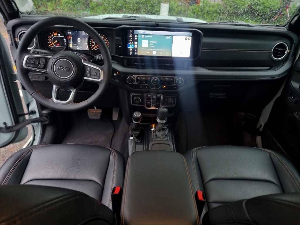 더 뉴 2024 지프 랭글러 사하라 파워탑. /사진=강주헌 기자