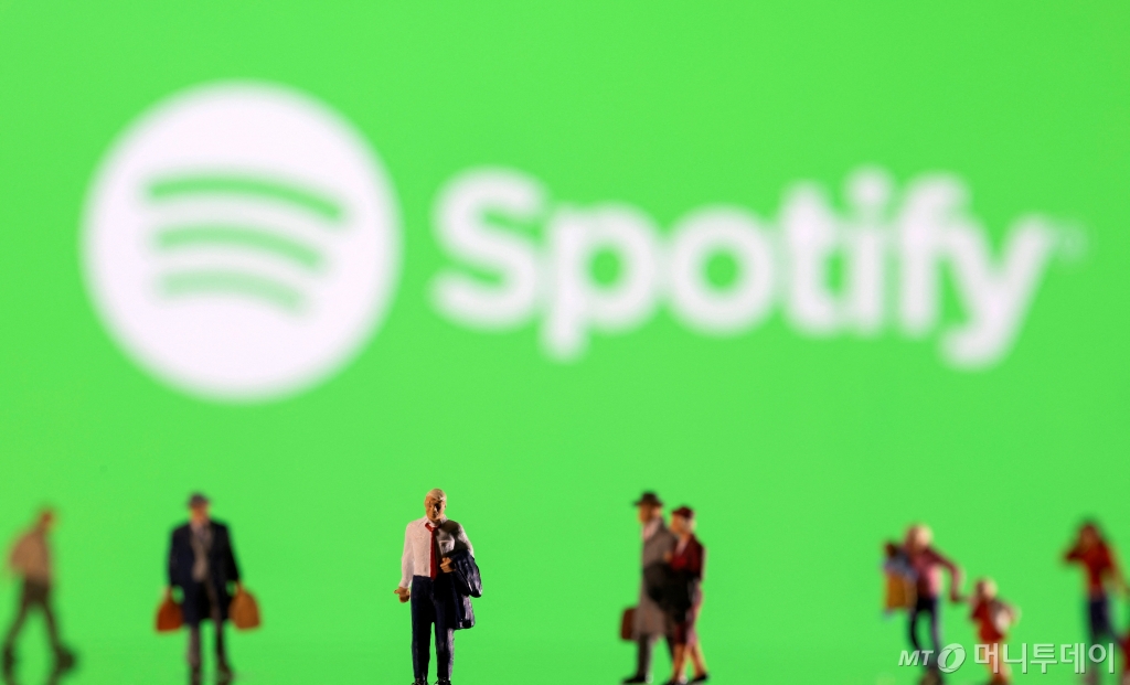 (제니카 로이터=뉴스1) 권진영 기자 = 음악 스트리밍 서비스 스포티파이의 로고. 2023.12.04/  ⓒ 로이터=뉴스1  Copyright © 뉴스1. All rights reserved. 무단 전재 및 재배포,  AI학습 이용 금지. /사진=(제니카 로이터=뉴스1) 권진영 기자