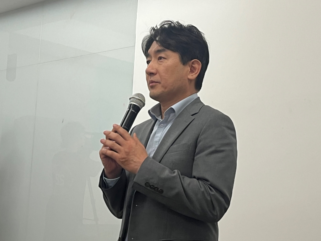 류화현 위메프 대표가 25일 긴급 개최한 기자간담회에서 취재진들의 질문에 대답하고 있다/사진=하수민기자