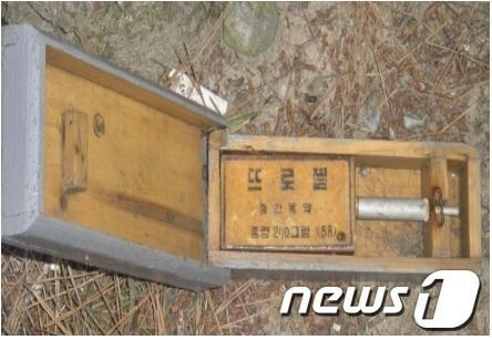 북한군이 사용하는 목함지뢰 개봉 모습. /2013.07.12. /사진=뉴스1, 육군 6군단 제공 