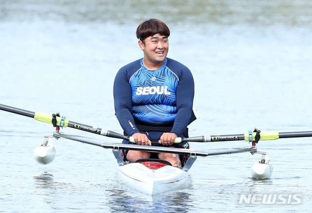 조정선수 하재헌이 2019년 10월17일 경기 하남시 미사리 조정 경기장에서 열린 '제39회 전국장애인체육대회' 조정 남자 싱글스컬 PR1에서 경기를 하고 있다. /사진=뉴시스, 대한장애인체육회 제공  