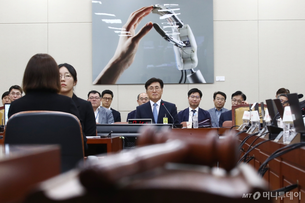 (서울=뉴스1) 이광호 기자 = 유상임 과학기술정보통신부 장관 후보자가 8일 오전 서울 여의도 국회 과학기술정보방송통신위원회 전체회의장에서 열린 인사청문회에 출석해 자리하고 있다. 2024.8.8/뉴스1 Copyright © 뉴스1. All rights reserved. 무단 전재 및 재배포, AI학습 이용 금지. /사진=(서울=뉴스1) 이광호 기자