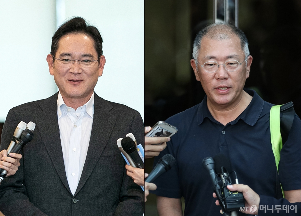 (김포공항=뉴스1) 이승배 기자 = 이재용 삼성전자 회장(왼쪽)과 정의선 현대차그룹 회장이 파리올림픽 출장을 마치고 7일 오후 김포공항 비즈니스 항공센터를 통해 귀국하고 있다. 2024.8.7/뉴스1 Copyright © 뉴스1. All rights reserved. 무단 전재 및 재배포, AI학습 이용 금지. /사진=(김포공항=뉴스1) 이승배 기자