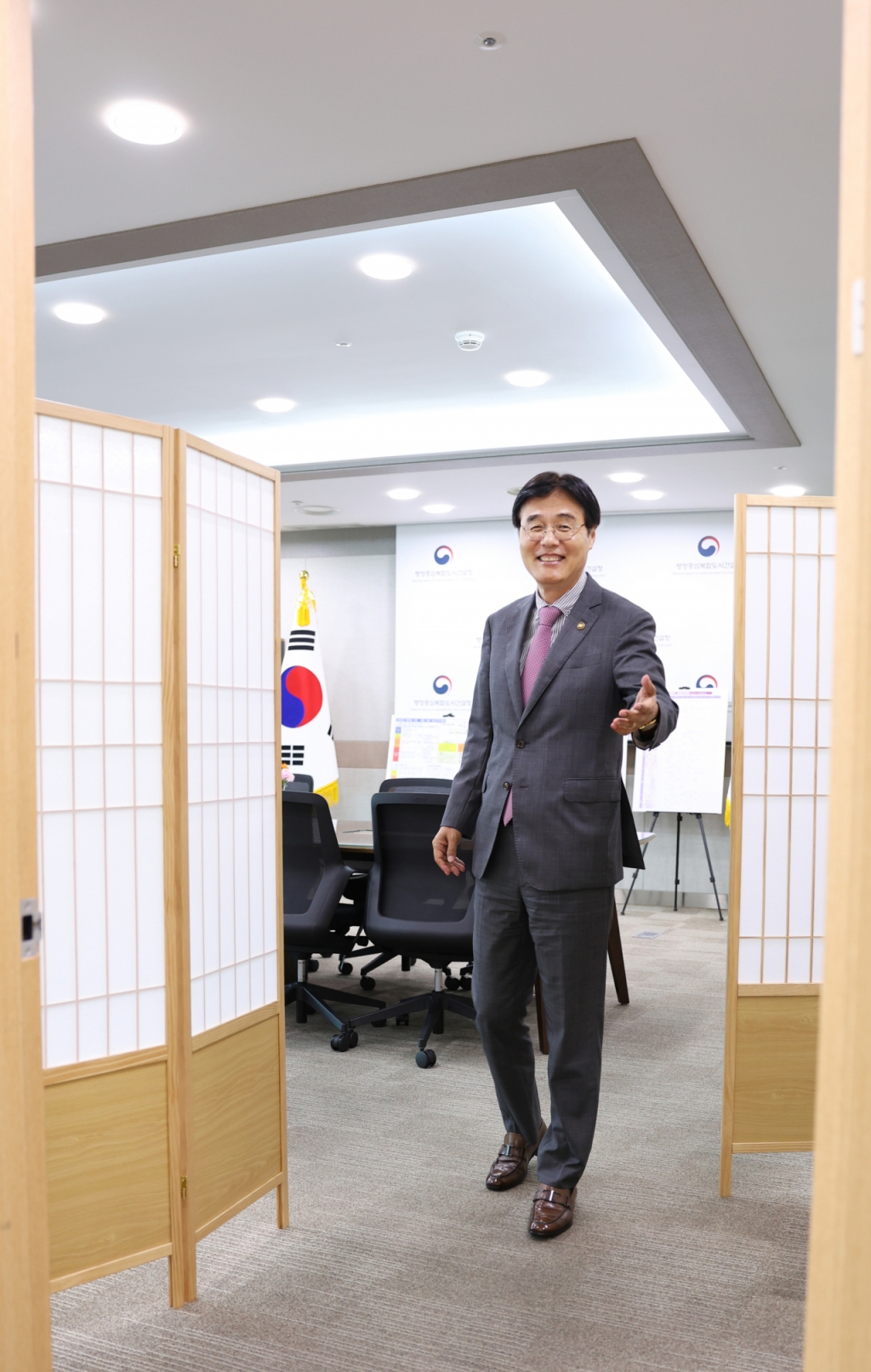 김형렬 행복청장이 19일 머니투데이와의 인터뷰에서 취임 1주년을 맞아 포부를 밝히고 있다/사진제공=행복청