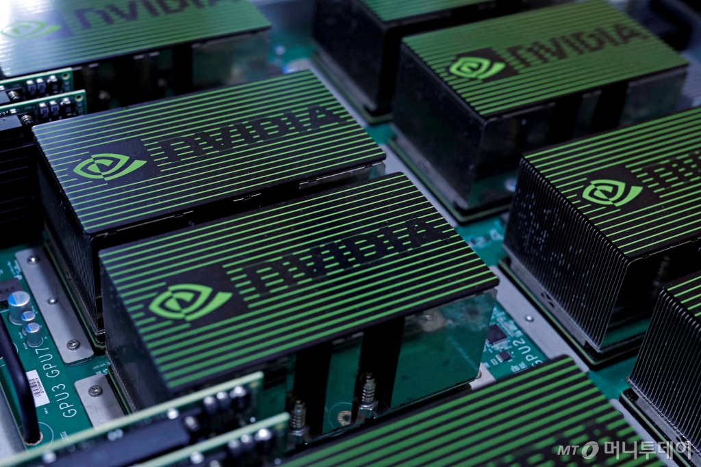 (타이완 로이터=뉴스1) 임여익 기자 = 대만 타이베이 컴퓨터 전시회에 전시된 엔비디아 사의 로고다. 2017.05.30  ⓒ 로이터=뉴스1  Copyright © 뉴스1. All rights reserved. 무단 전재 및 재배포,  AI학습 이용 금지. /사진=(타이완 로이터=뉴스1) 임여익 기자