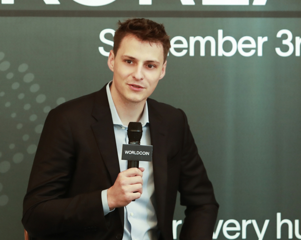 한국 온 월드코인 창시자 