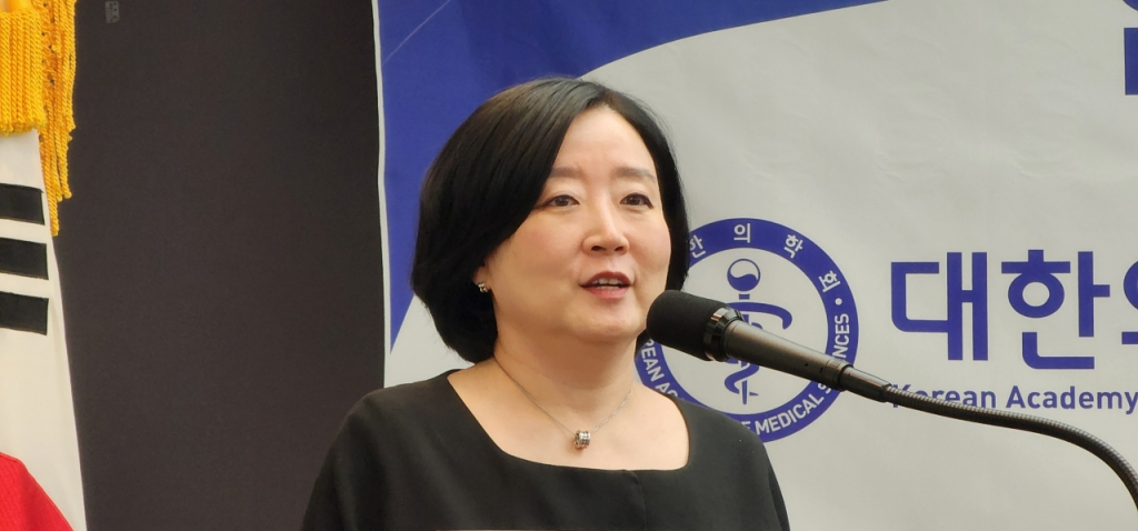 대한이과학회 차기회장인 박시내 서울성모병원 이비인후과 교수는 최근 대한의학회가 개최한 기자간담회에서 대한이비인후과학회의 이-러닝 프로그램 개발 성공 사례를 공유하며 "각 학회가 전공의 수련 프로그램을 개발하면 지도전문의가 이를 활용하는 시스템이 구축되도록 정부가 지원해야 한다"고 촉구했다. /사진=정심교 기자