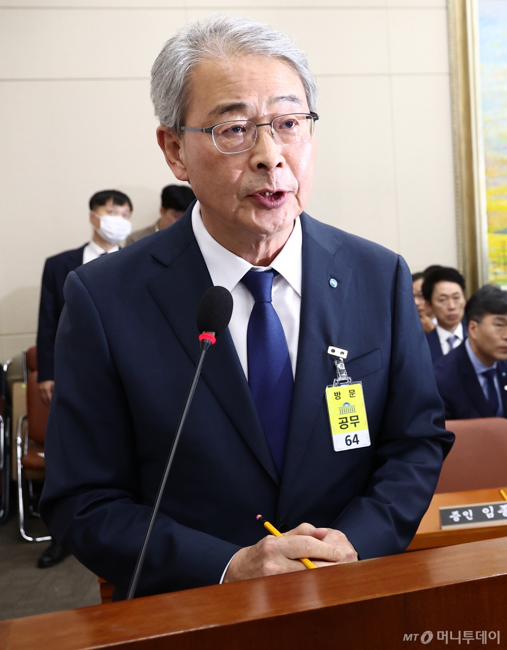 (서울=뉴스1) 김민지 기자 = 임종룡 우리금융그룹 회장이 10일 오후 서울 여의도 국회 정무위원회에서 열린 금융위원회·한국산업은행·중소기업은행에 대한 국정감사에서 의원 질의에 답변하고 있다. 2024.10.10/뉴스1 Copyright © 뉴스1. All rights reserved. 무단 전재 및 재배포, AI학습 이용 금지. /사진=(서울=뉴스1) 김민지 기자