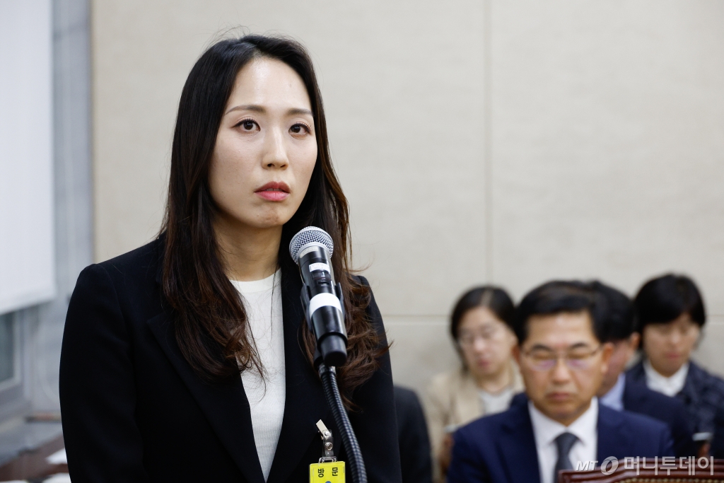 (서울=뉴스1) 안은나 기자 = 주성원 쿠팡 전무가 10일 오후 서울 여의도 국회 보건복지위원회에서 열린 식품의약품안전처 등 국정감사에 증인 출석해 이수진 더불어민주당 의원 질의에 답하고 있다. 2024.10.10/뉴스1 Copyright © 뉴스1. All rights reserved. 무단 전재 및 재배포, AI학습 이용 금지. /사진=(서울=뉴스1) 안은나 기자