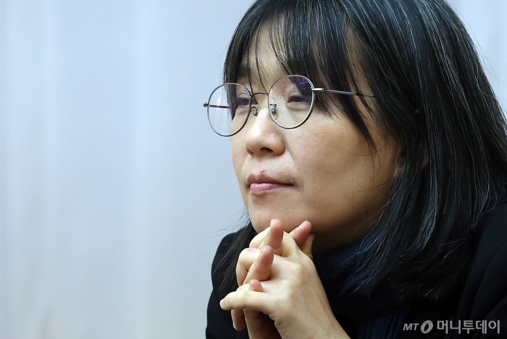 소설가 한강이 지난해 11월14일 열린 장편소설 ‘작별하지 않는다’ 프랑스 메디치 외국문학상 수상 기념 기자간담회에 참석 중인 모습./사진=뉴스1 /사진=(서울=뉴스1)