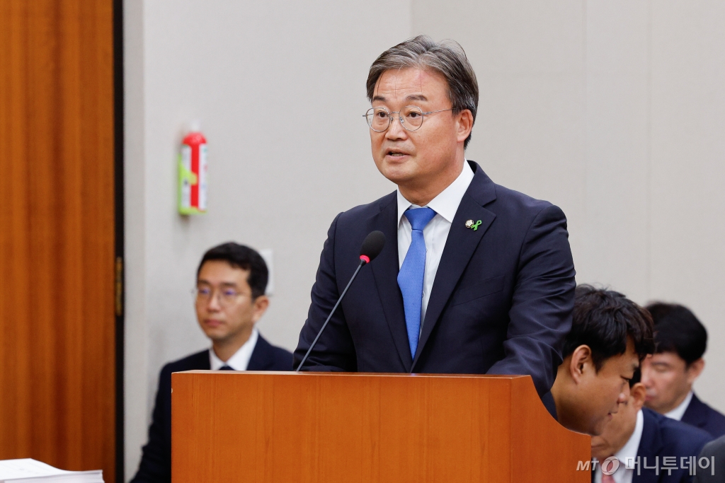 (서울=뉴스1) 안은나 기자 = 17일 서울 여의도 국회에서 열린 국토교통위원회 제416회국회(임시회) 제2차 전체회의에서 이연희 더불어민주당 의원이 '화물자동차 운수사업법 일부개정법률안' 제안설명을 하고 있다. 2024.7.17/뉴스1  Copyright © 뉴스1. All rights reserved. 무단 전재 및 재배포,  AI학습 이용 금지. /사진=(서울=뉴스1) 안은나 기자