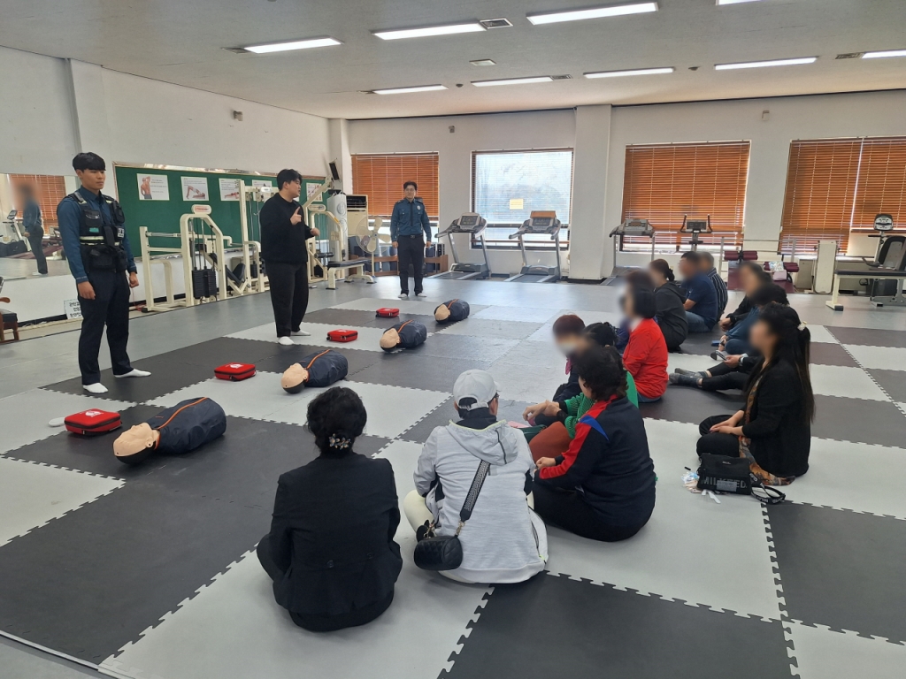 지난 12일 서울 관악경찰서는 관악구 자율방범대원을 대상으로 심폐소생술 교육을 진행했다. /사진=김지은 기자