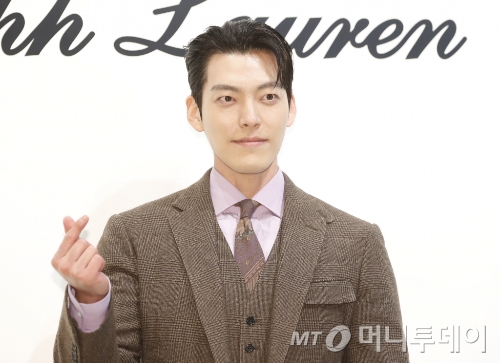 (서울=뉴스1) 권현진 기자 = 배우 김우빈이 19일 서울 강남구 서울옥션 강남센터에서 열린 ‘랄프 로렌 스프링 2024 프레젠테이션’에서 포즈를 취하고 있다. 2024.3.19/뉴스1  Copyright © 뉴스1. All rights reserved. 무단 전재 및 재배포,  AI학습 이용 금지. /사진=(서울=뉴스1) 권현진 기자