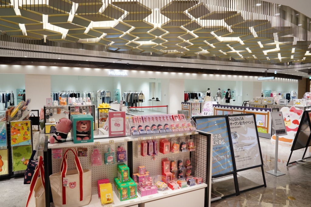 롯데면세점 동경긴자점에 조성한 캐릭터 전문 매장 '긴자프렌즈'존 전경. /사진제공=롯데면세점