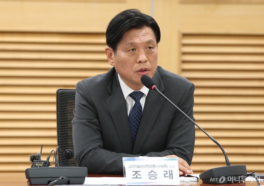 (서울=뉴스1) 임세영 기자 = 조승래 더불어민주당 소속 국회 과학기술정보통신위원회 간사가 30일 오전 서울 여의도 국회 의원회관에서 열린 윤석열 정부 언론장악 저지 긴급 현안 간담회에서 발언을 하고 있다. 2024.4.30/뉴스1  Copyright © 뉴스1. All rights reserved. 무단 전재 및 재배포,  AI학습 이용 금지. /사진=(서울=뉴스1) 임세영 기자