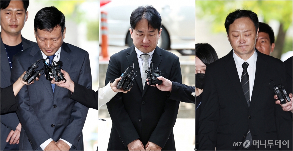 (서울=뉴스1) 구윤성 기자 = 티몬·위메프(티메프)의 판매 대금 미정산 사태의 핵심 피의자인 구영배 큐텐그룹 대표(왼쪽부터)와 류화현 위메프 대표, 류광진 티몬 대표가 10일 오전 서울 서초구 서울중앙지방법원에서 열리는 특정경제범죄 가중처벌 등에 관한 법률 위반(사기·횡령·배임) 혐의 관련 구속 전 피의자 심문(영장실질심사)에 출석하고 있다. 2024.10.10/뉴스1  Copyright © 뉴스1. All rights reserved. 무단 전재 및 재배포,  AI학습 이용 금지. /사진=(서울=뉴스1) 구윤성 기자