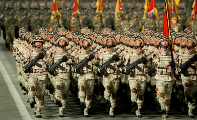 북한군이 2022년 4월 열병식에 나선 모습. / 사진=뉴스1