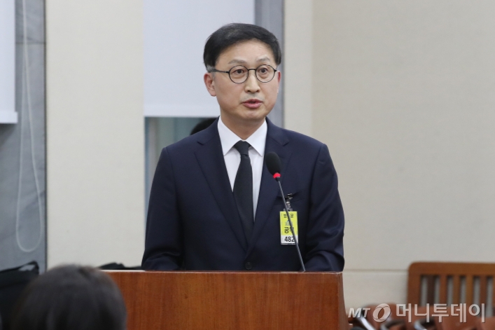 (서울=뉴스1) 이광호 기자 = 윤태양 삼성전자 부사장이 22일 오후 서울 여의도 국회에서 열린 환경노동위원회의 근로복지공단, 한국산업인력공단 등에 대한 국정감사에서 의원 질의에 답하고 있다. 2024.10.22/뉴스1 Copyright © 뉴스1. All rights reserved. 무단 전재 및 재배포, AI학습 이용 금지. /사진=(서울=뉴스1) 이광호 기자