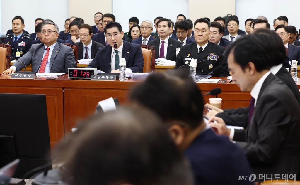 김용현 국방부 장관이 24일 오전 서울 여의도 국회 국방위원회에서 열린 국방부 등에 대한 종합국정감사에서 질의에 답변하고 있다. / 사진=뉴스1