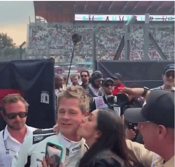 할리우드 배우 브래드 피트가 한 여성 팬으로부터 볼에 입맞춤을 당해 성추행 논란이 일고 있다. /사진=엑스 캡처