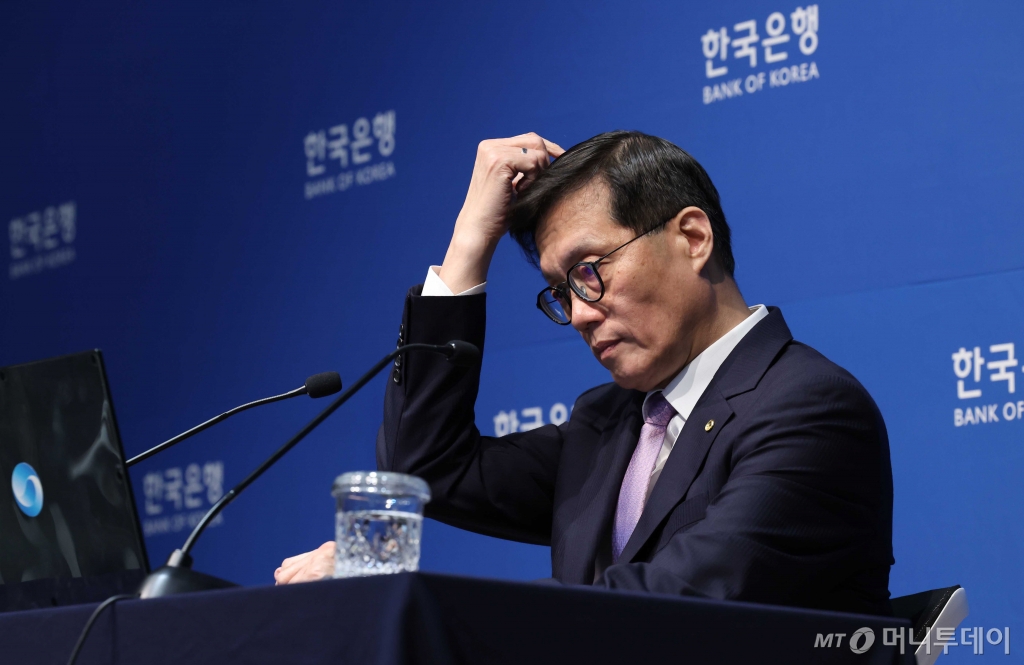 이창용 한국은행 총재가 11일 서울 중구 한국은행에서 금융통화위원회 기준금리 결정에 관한 기자간담회를 하고 있다. /사진=뉴시스