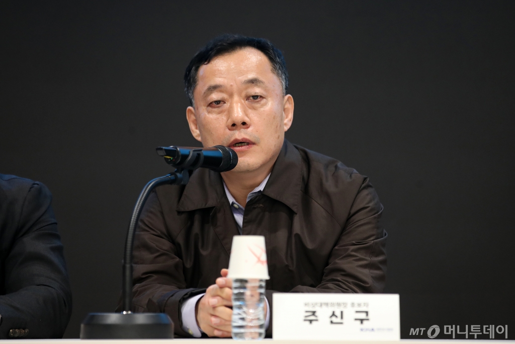 (서울=뉴스1) 이승배 기자 = 대한의사협회 비상대책위원회 위원장에 출마한 주신구 후보자가 12일 오후 서울 용산구 대한의사협회에서 열린 대한의사협회 비상대책위원회 위원장 선거를 위한 후보자 설명회에서 발언하고 있다. 2024.11.12/뉴스1  Copyright © 뉴스1. All rights reserved. 무단 전재 및 재배포,  AI학습 이용 금지. /사진=(서울=뉴스1) 이승배 기자