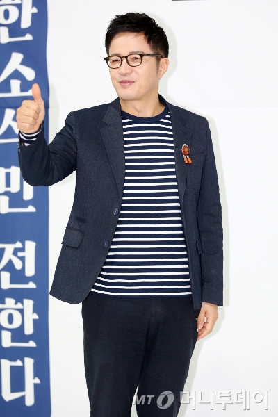 이승연 조영구 김태훈 장영란 이준석 홍종선이 13일 오후 경기 고양시 덕양구 퍼니피디 스튜디오에서 열린 KBS Drama채널의 새 예능프로그램 '타임슬립 연예사(史) 주간TV' 포스터 촬영 현장 공개에서 포즈를 취하고 있다. /사진=임성균 기자 tjdrbs23@