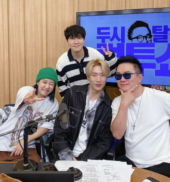 16일 SBS 파워FM(107.7MHz) '두시탈출 컬투쇼'에 그룹 H.O.T. 출신 가수 이재원(가운데) 출연한 모습./사진=컬투쇼 인스타그램 캡처