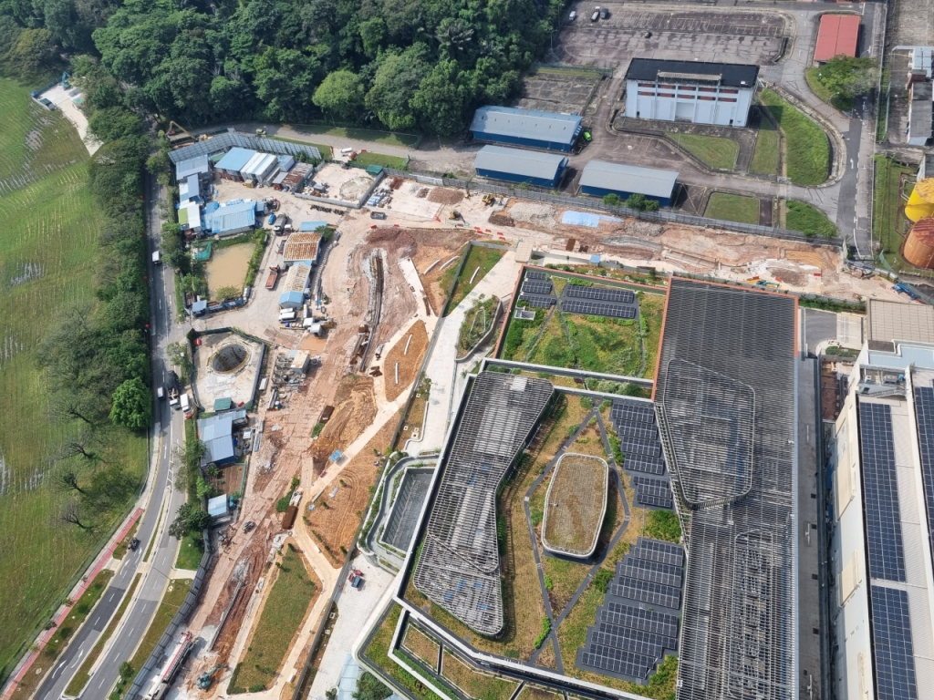 12일 라브라도 타워에서 바라본 5층의 관리동과 공원 조성이 예정된 부지/사진=이용안 기자