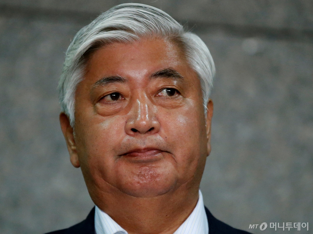 (도쿄 로이터=뉴스1) = 지난 2016년 6월 22일 일본 도쿄 방위성 청사에서 나카타니 겐 방위상이 취재진 질문에 답하고 있다. 한편 나카타니 전 방위상은 내달 1일 출범할 예정인 이시바 시게루 내각에서 방위상이 다시 기용될 것으로 알려졌다. 2016.06.22 ⓒ 로이터=뉴스1 Copyright © 뉴스1. All rights reserved. 무단 전재 및 재배포, AI학습 이용 금지. /사진=(도쿄 로이터=뉴스1