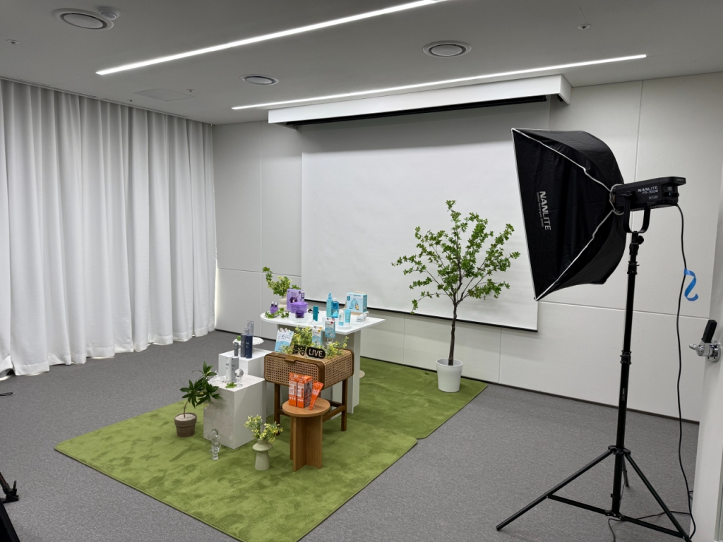 올리브영 입점 브랜드들이 마케팅을 위한 라이브 콘텐츠를 진행할 수 있는 전용 공간인 '커넥트 스튜디오'. /사진=하수민기자 