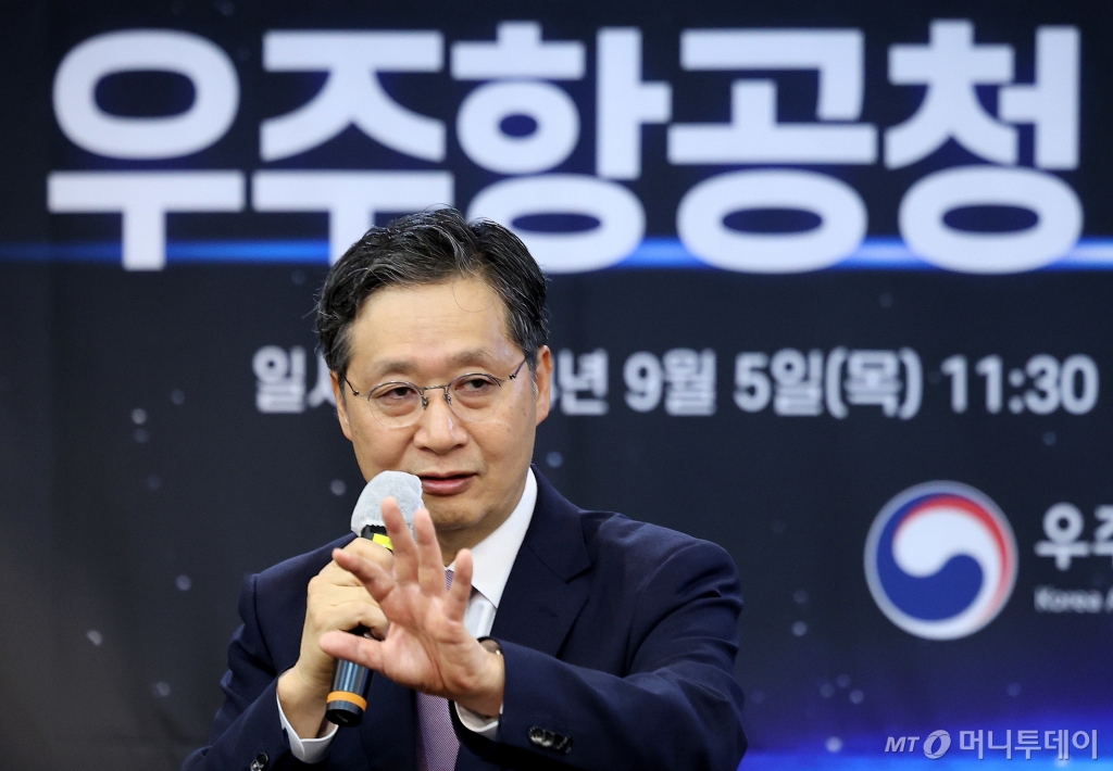 윤영빈 우주항공청장이 지난 9월 서울 중구 코리아나호텔에서 열린 개청 100일 기념 우주항공청 기자간담회에서 취재진의 질문에 답하고 있다. /사진=뉴스1