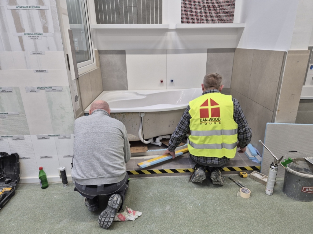 단우드 비야위스토크 본사 트레이닝센터에서 시공 교육이 진행되고 있다./사진=김평화 기자