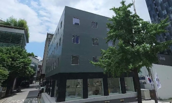 정우성이 이정재와 공동 명의로 보유한 서울 강남구 청담동 건물. /사진=카카오맵 캡처