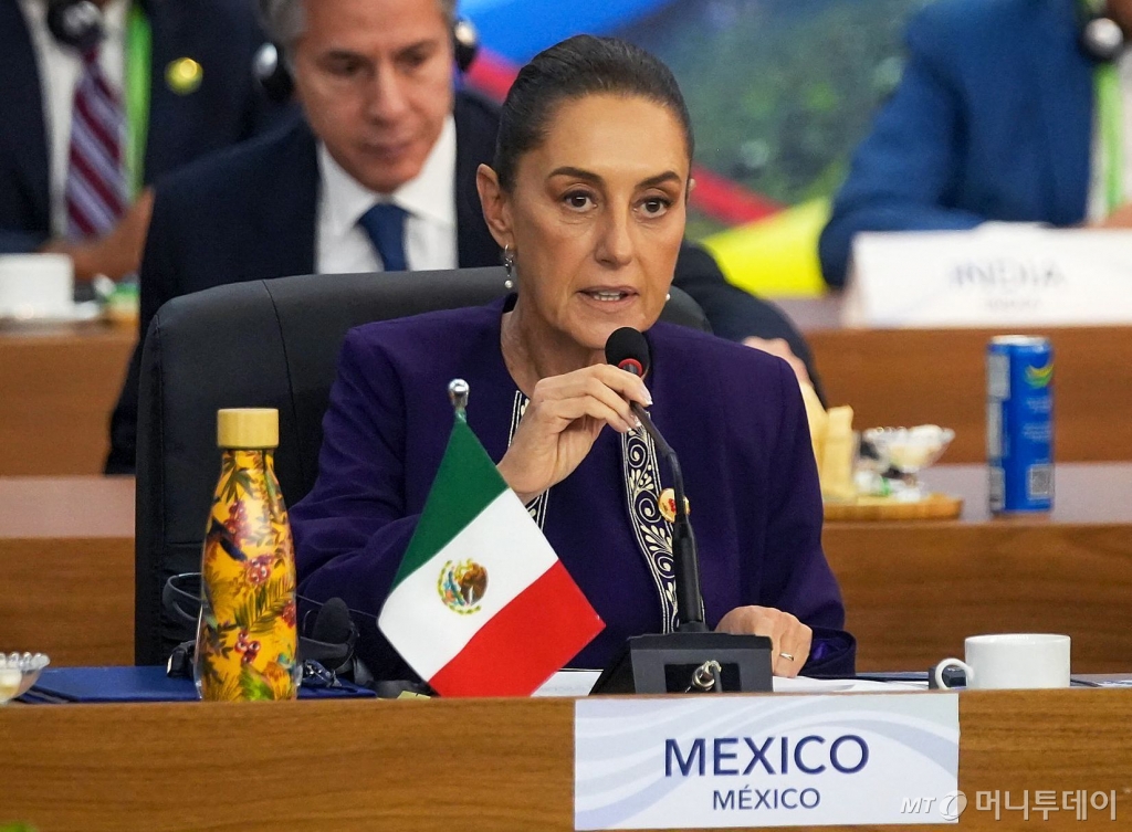 (리우데자데이루 AFP=뉴스1) 우동명 기자 = 클라우디아 셰인바움 멕시코 대통령이 18일 (현지시간) 브라질 리우데자네이루에서 열린 G20 정상회의에 참석을 하고 있다. 2024.11.19  ⓒ AFP=뉴스1  Copyright © 뉴스1. All rights reserved. 무단 전재 및 재배포,  AI학습 이용 금지. /사진=(리우데자데이루 AFP=뉴스1) 우동명 기자