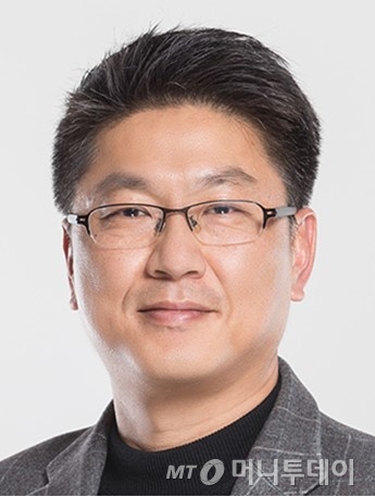 (서울=뉴스1) = 삼성전자가 27일 발표한 정기 사장단 인사를 통해 DS부문 파운드리사업부장 사장으로 승진한 DS부문 DSA총괄 한진만 부사장. (삼성전자 제공) 2024.11.27/뉴스1  Copyright © 뉴스1. All rights reserved. 무단 전재 및 재배포,  AI학습 이용 금지. /사진=(서울=뉴스1)