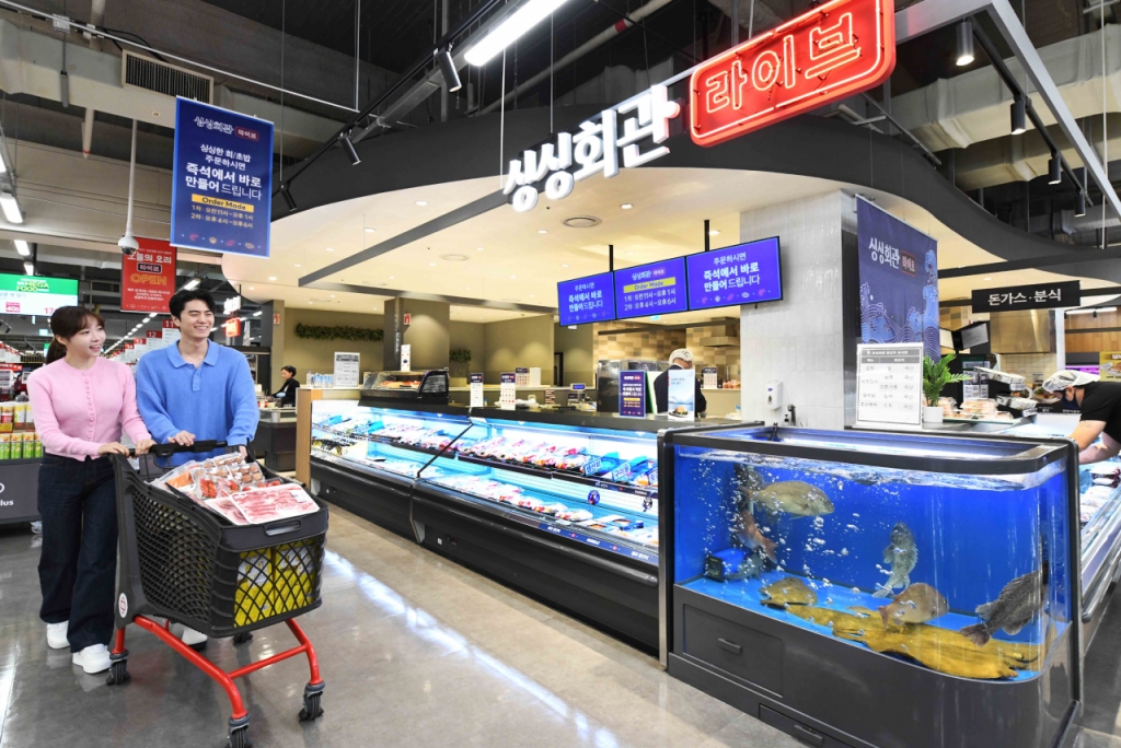 홈플러스 메가 푸드 마켓 라이브 강서점 연출사진. /사진제공=홈플러스