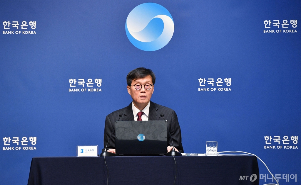 이창용 한국은행 총재가 28일 서울 중구 한국은행에서 열린 통화정책방향 기자간담회에서 발언하고 있다. /사진=(서울=뉴스1) 사진공동취재단